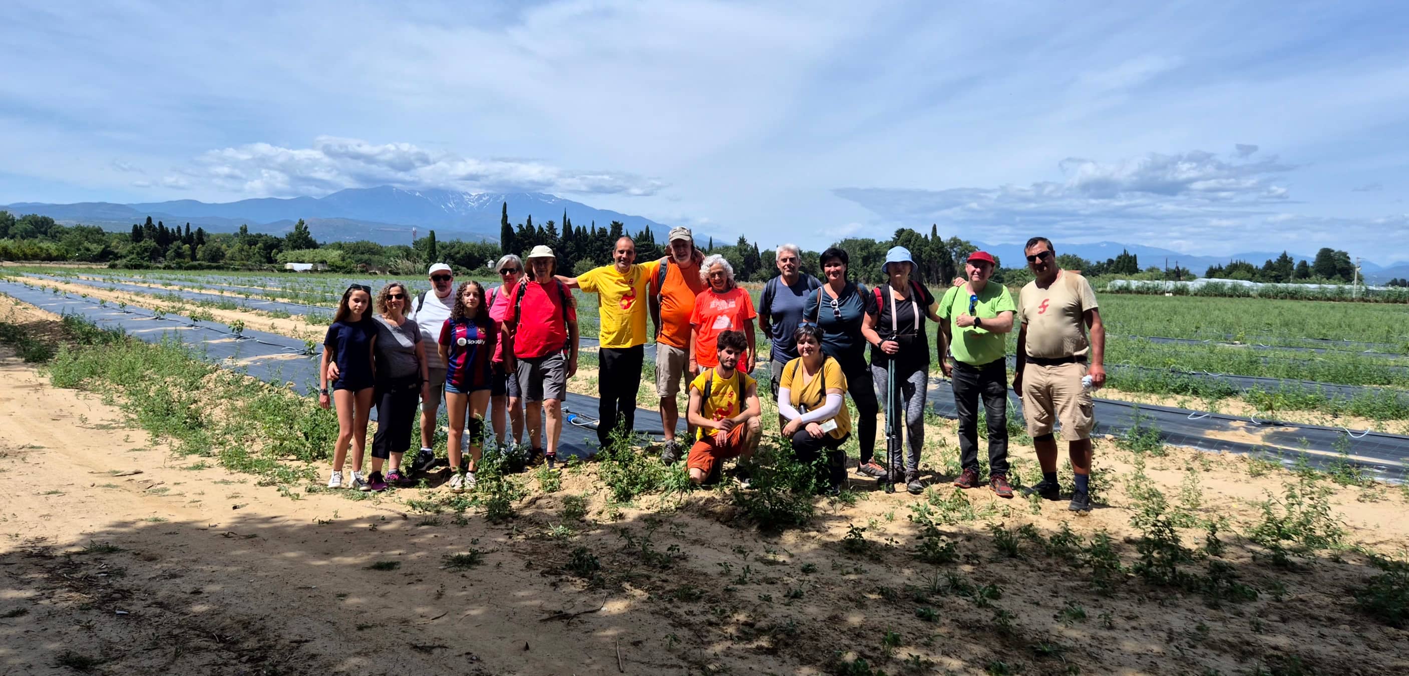 Foto de grup amb el Canigó de fons