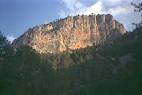 La rambla Sellumbres i la roca Parda de Cinctorres