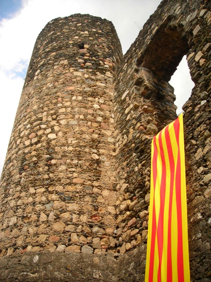 Pinzellades històriques sobre el castell de Montclús