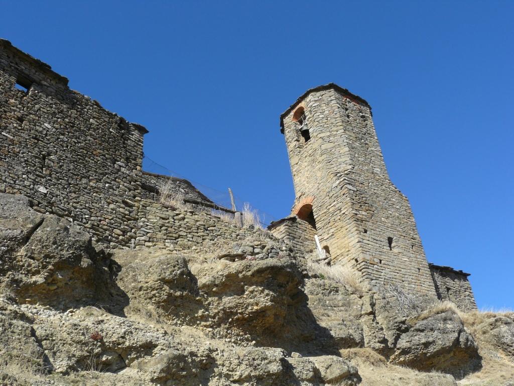 Església de Sant Pere i Castell de Montllobar