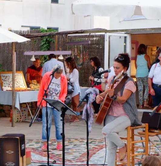 Aigües cristal·lines, figueres, molins i salines: la volta a Formentera