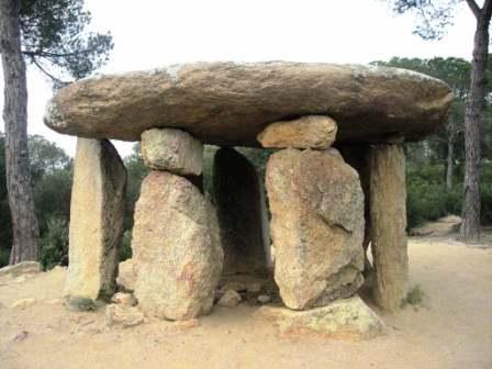 Enfilant la Riera cap als Dolmens de Vallgorguina