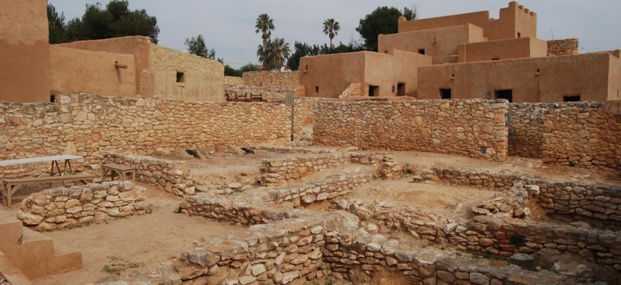 Seguint la pista dels cossetans fins al castell de la Santa Creu