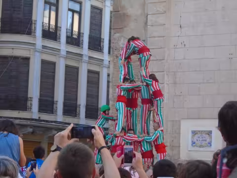 la Nova Fent una muixeranga