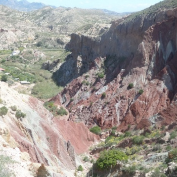 Paixatge de l'Alacantí amb la variació dels colors de les argiles